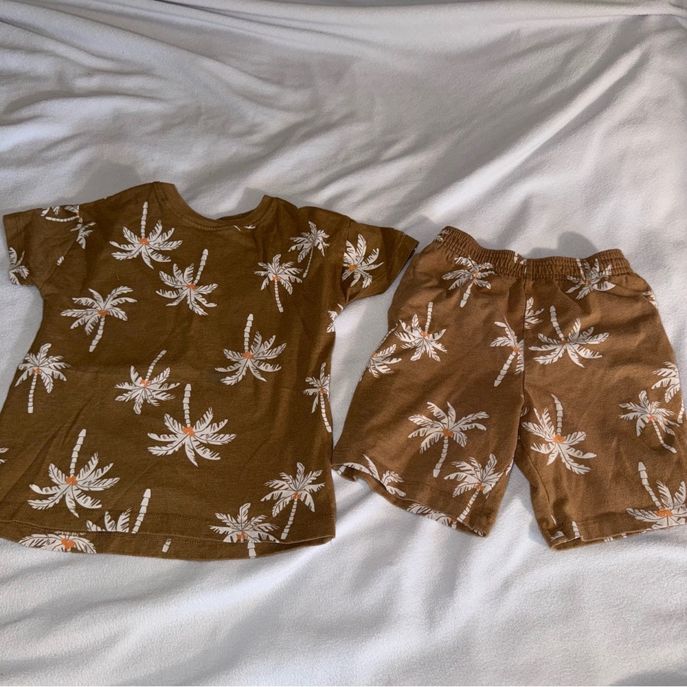 Boys size 5 Matching Set of shirt and shorts BUNDLE of 4 - Picture 5 of 6